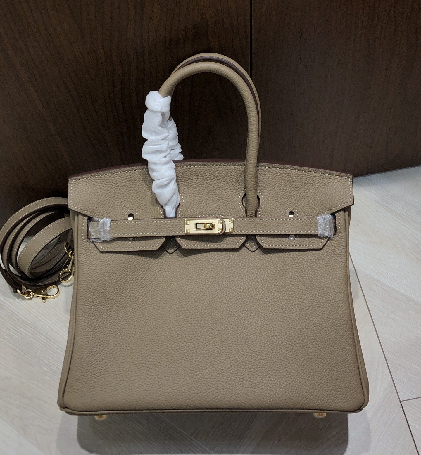 Women's First Layer Cowhide Large Capacity Genuine Leather Lychee Handbags