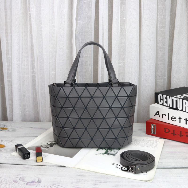 Women's Size Matte Fashion Geometric Diamond Quilted Bucket Bags
