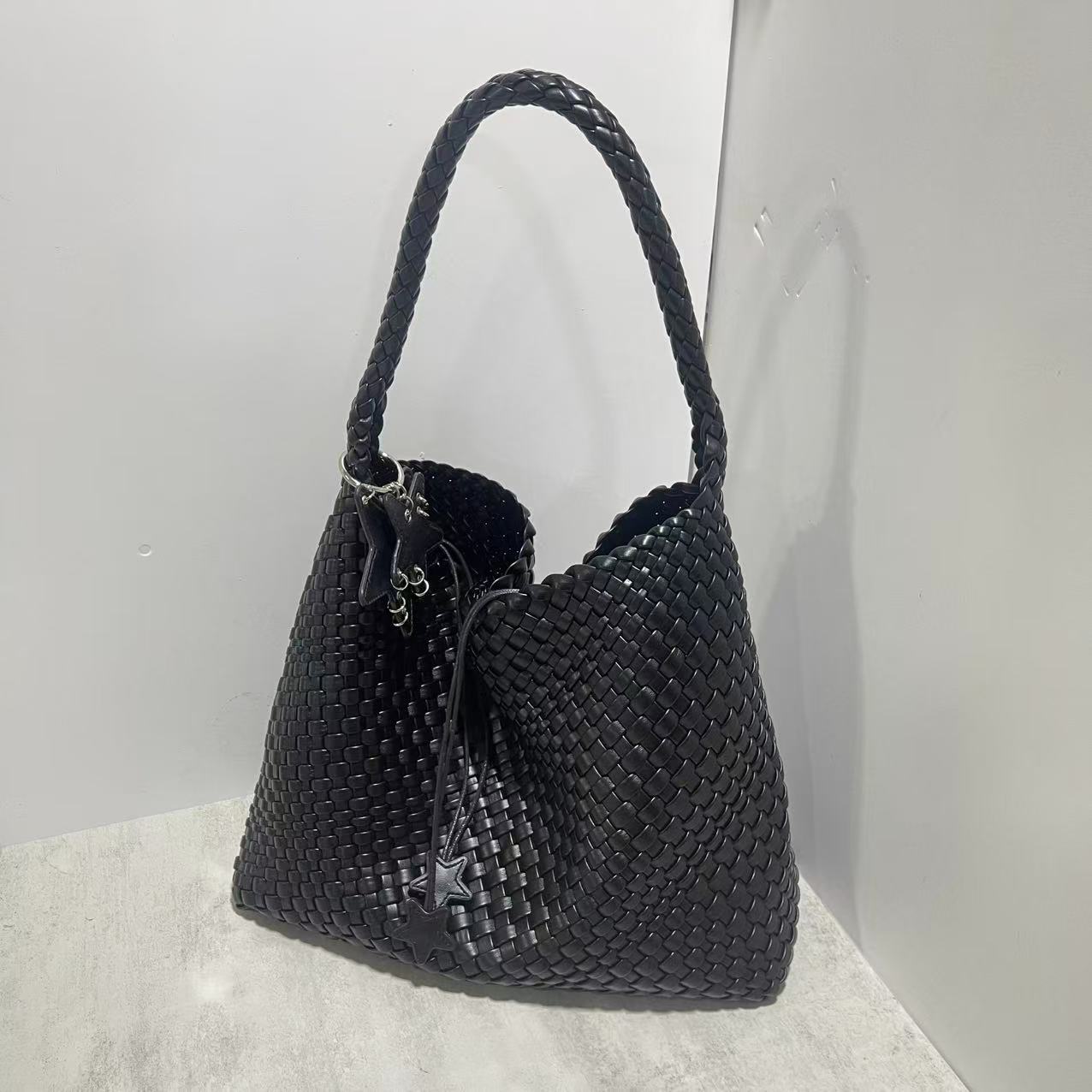 Women's Champagne Woven Large Capacity Fashion Commuter Shoulder Bags