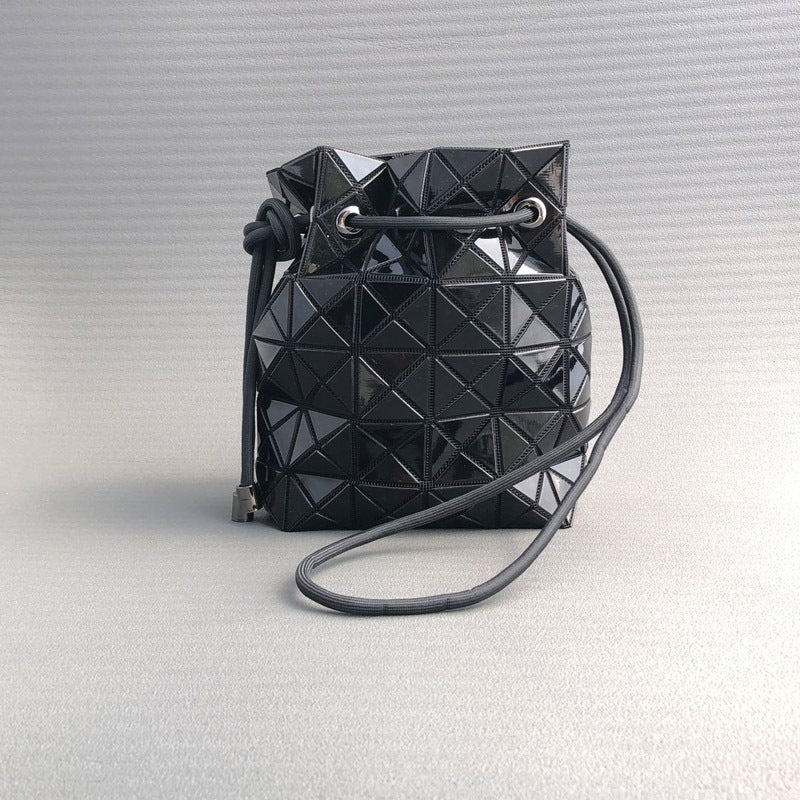 Women's Original Stitching Diamond Pattern Drawstring Round Shoulder Bags