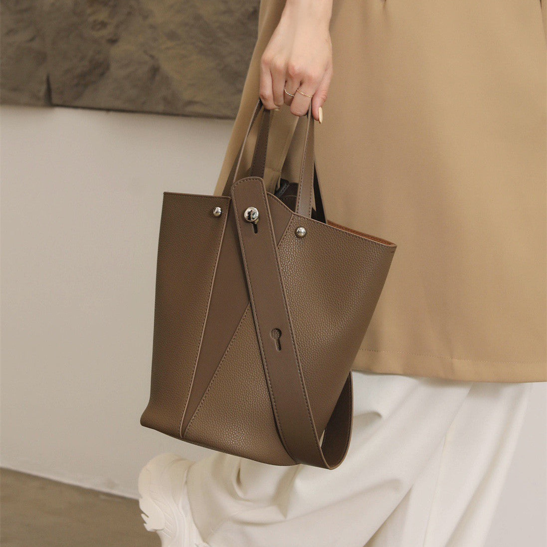 Women's Cowhide Vegetable Basket Style Commuter Lazy Handbags