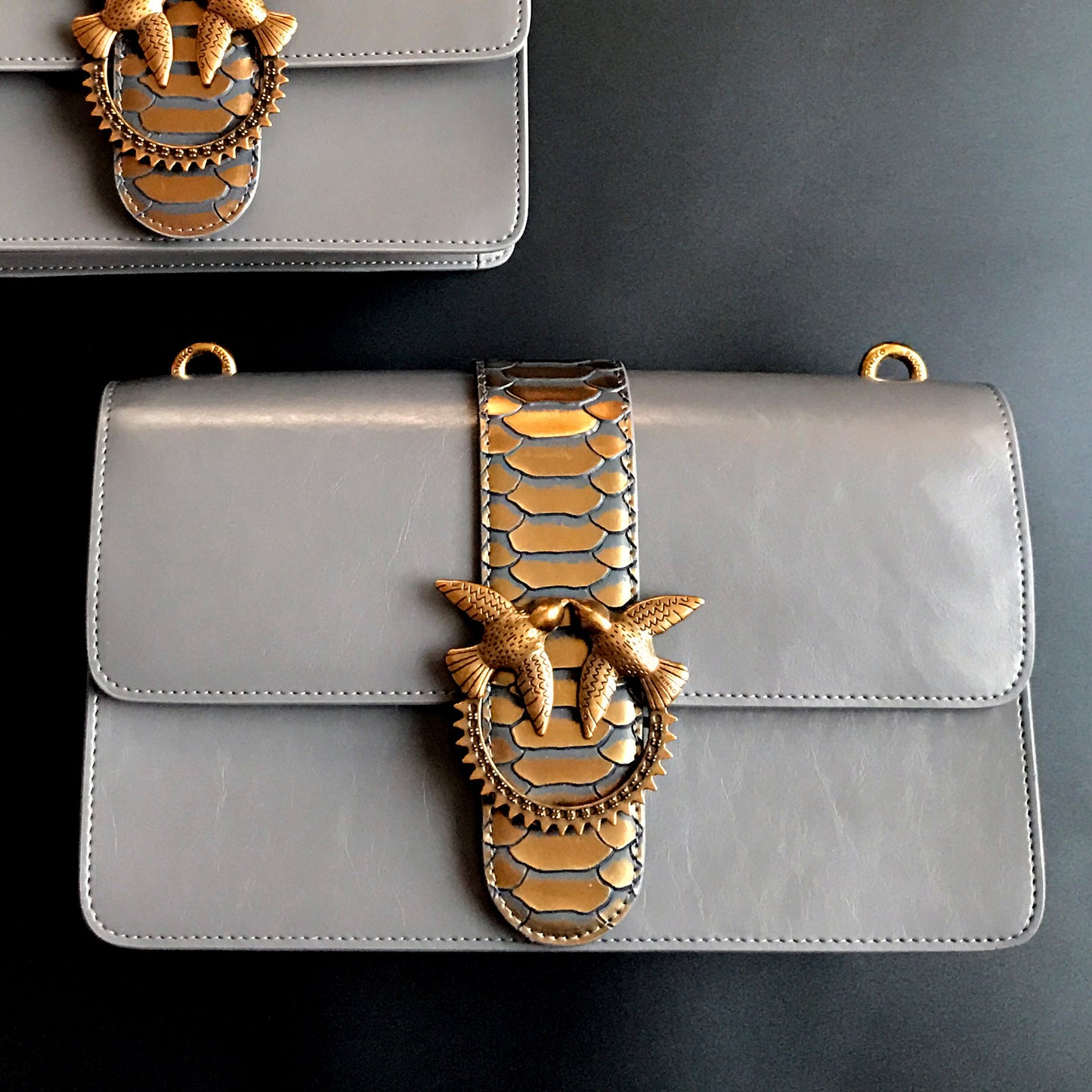 Women's Swallow Oil Wax Leather Retro Gear Crossbody Bags