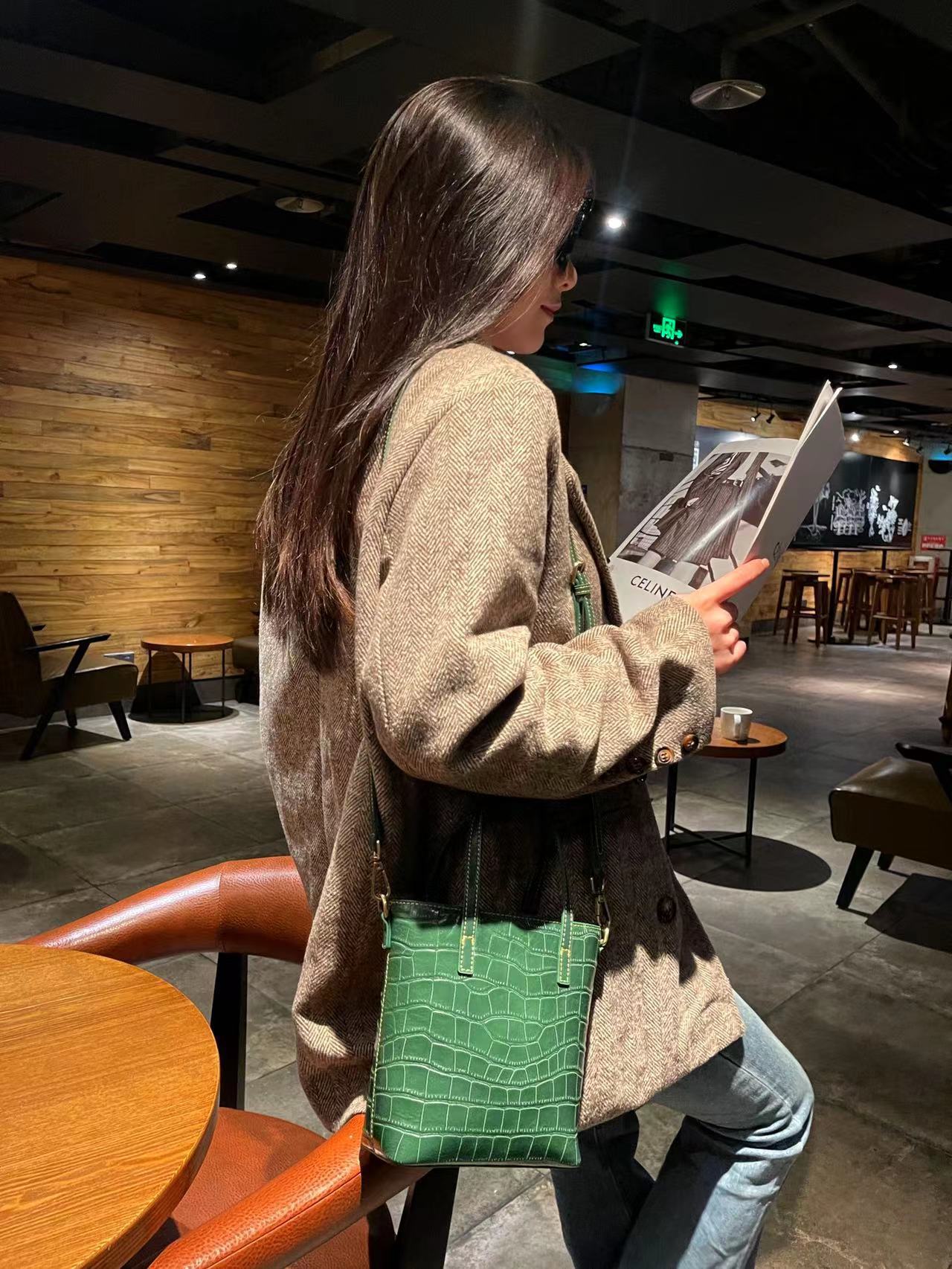 Leather Cowhide Crocodile Pattern Portable Genuine Bucket Bags