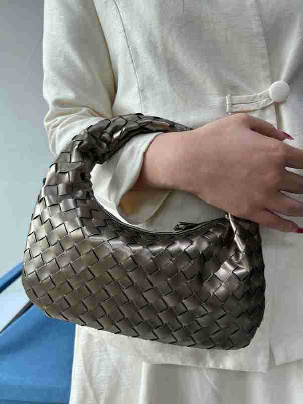 Knotted Hand-woven Horn Portable Dumpling Lot Handbags
