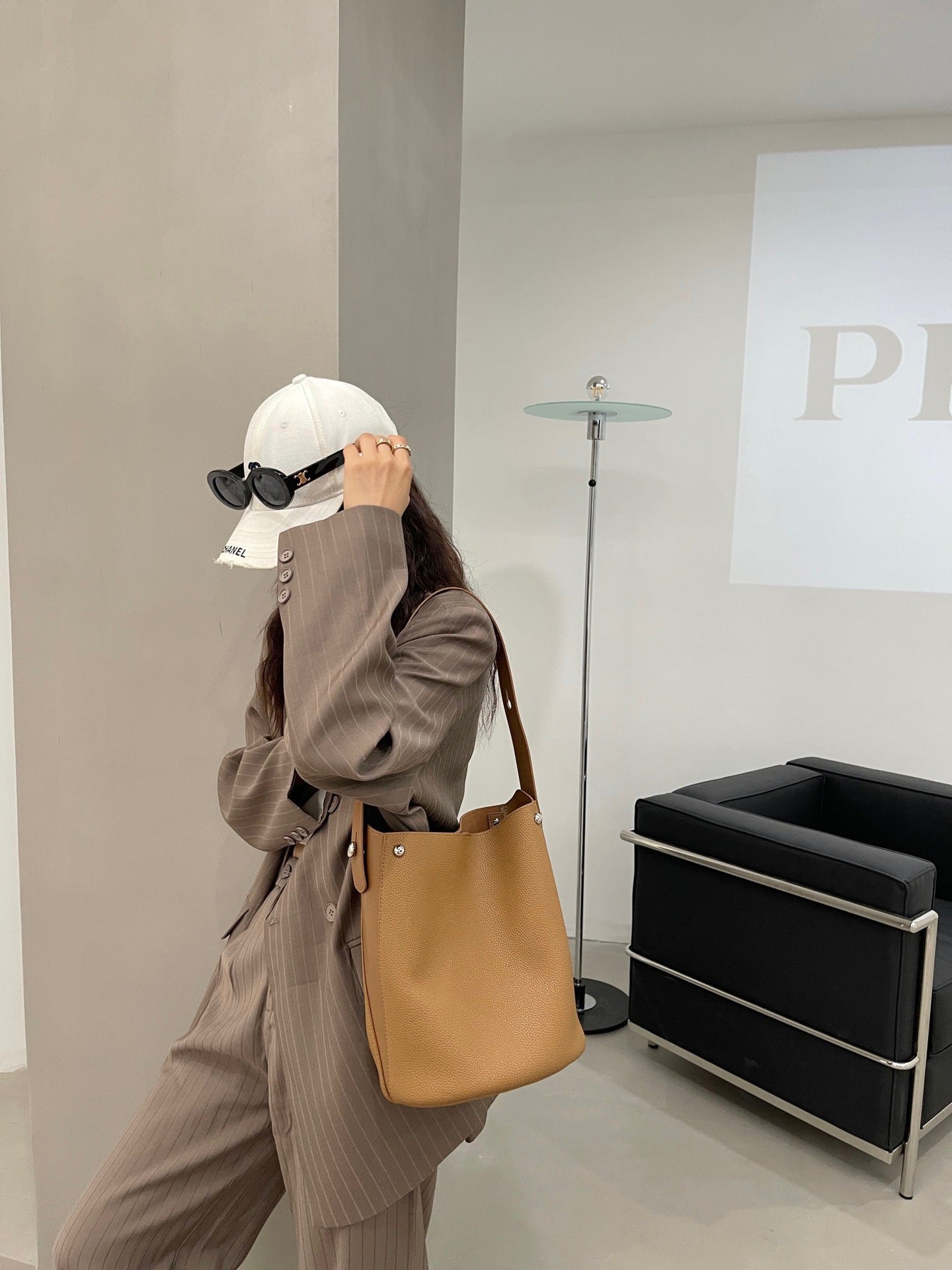 Women's Cowhide Vegetable Basket Style Commuter Lazy Handbags