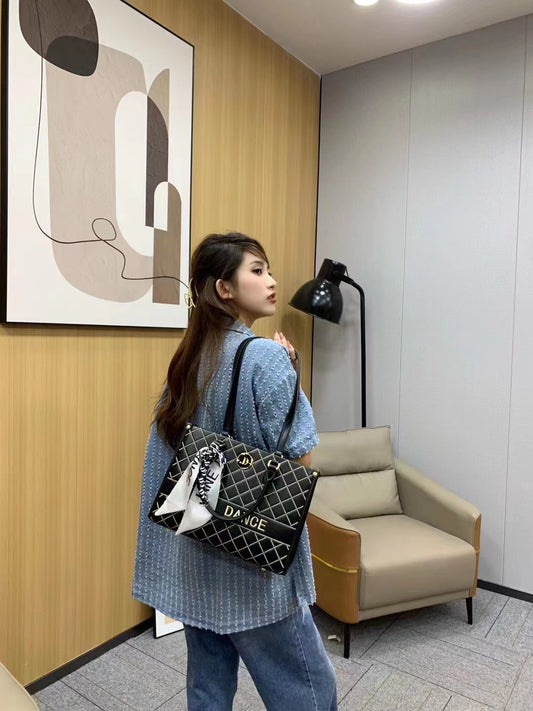 Women's Leather Large Capacity Commuter High-grade Niche Shoulder Bags