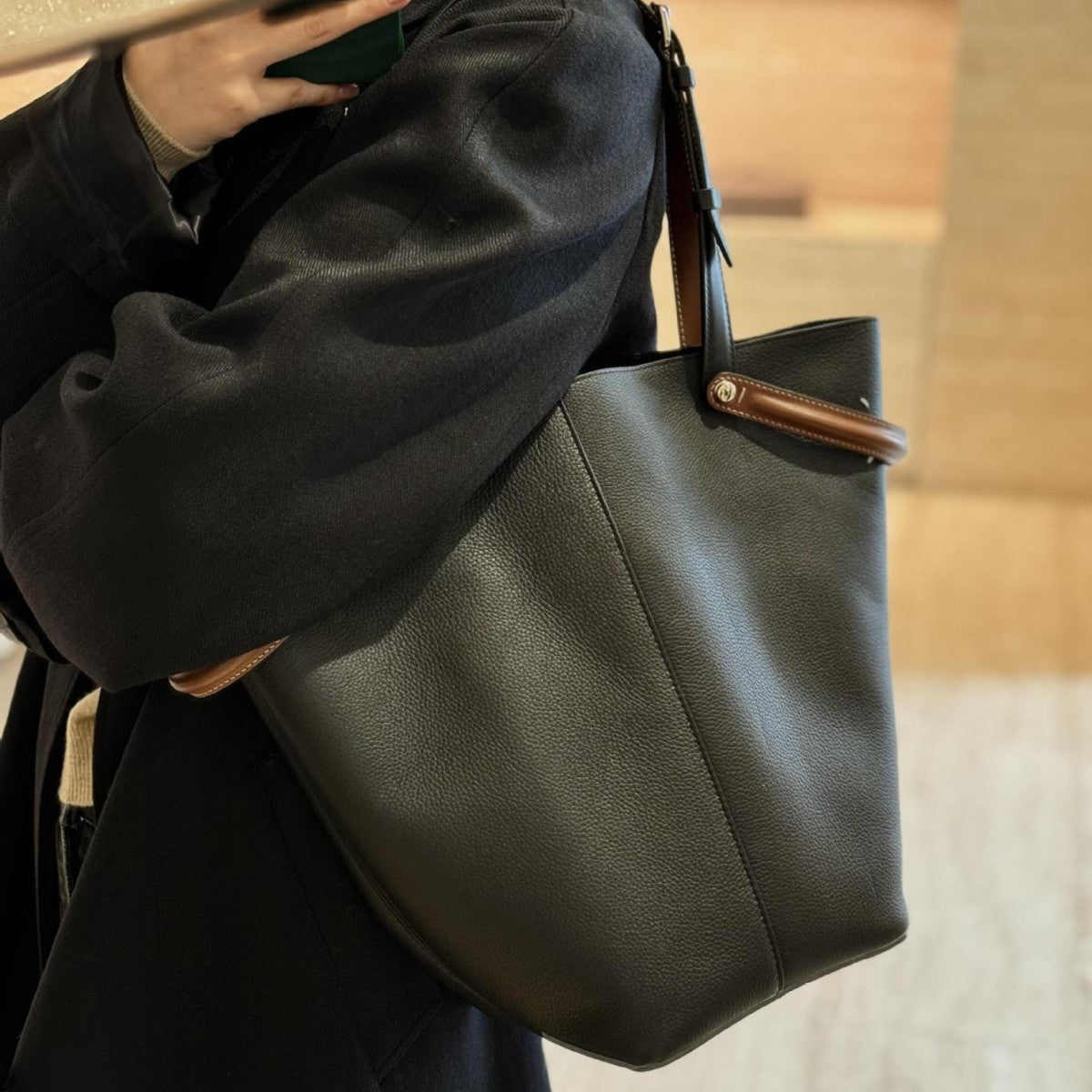Layer Cowhide Large Capacity Commuter Unique Bucket Bags
