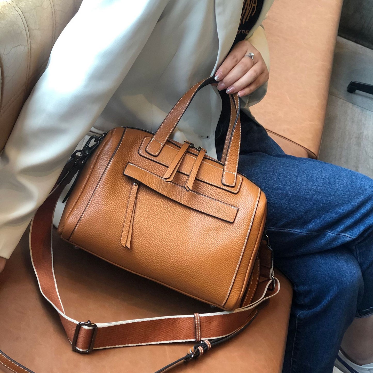 Women's Layer Leather Fashion Simple Pillow Commuter Shoulder Bags