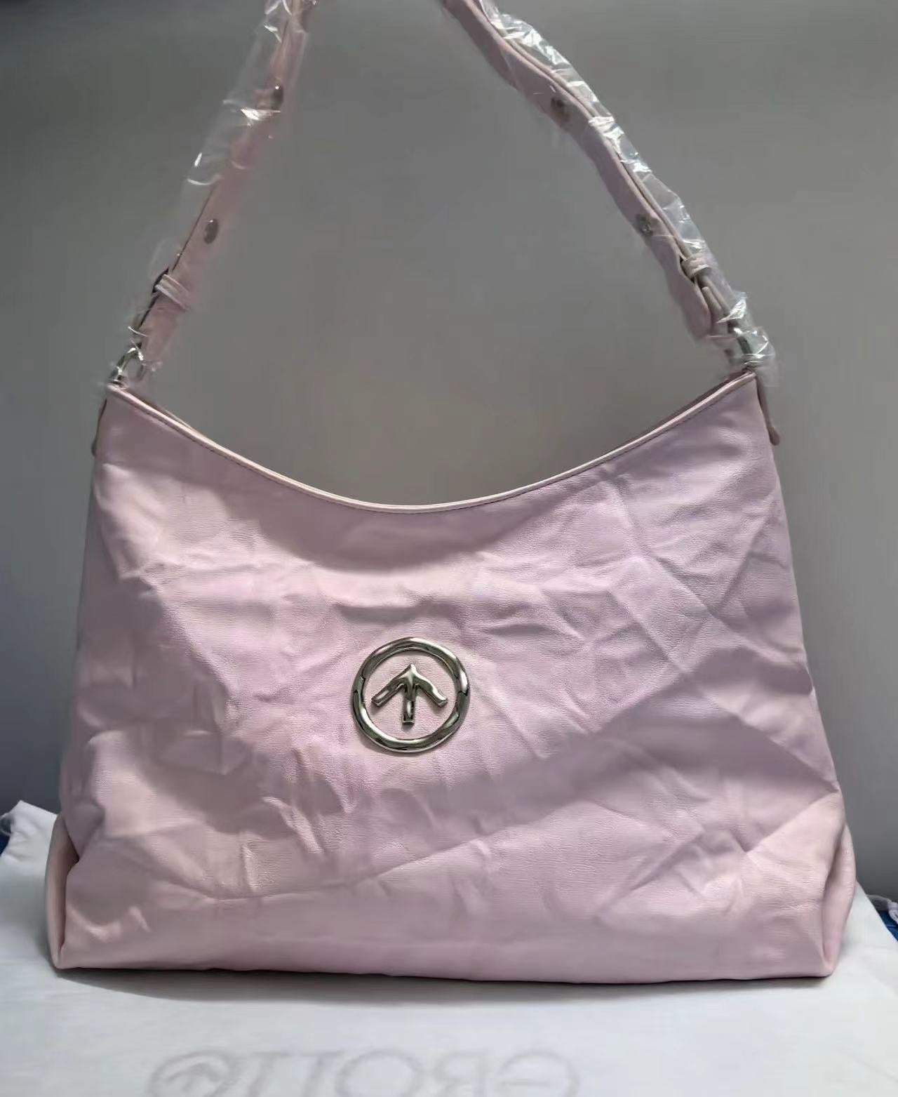 Arrow Series Pleated Vegetable Tanned Leisure Shoulder Bags
