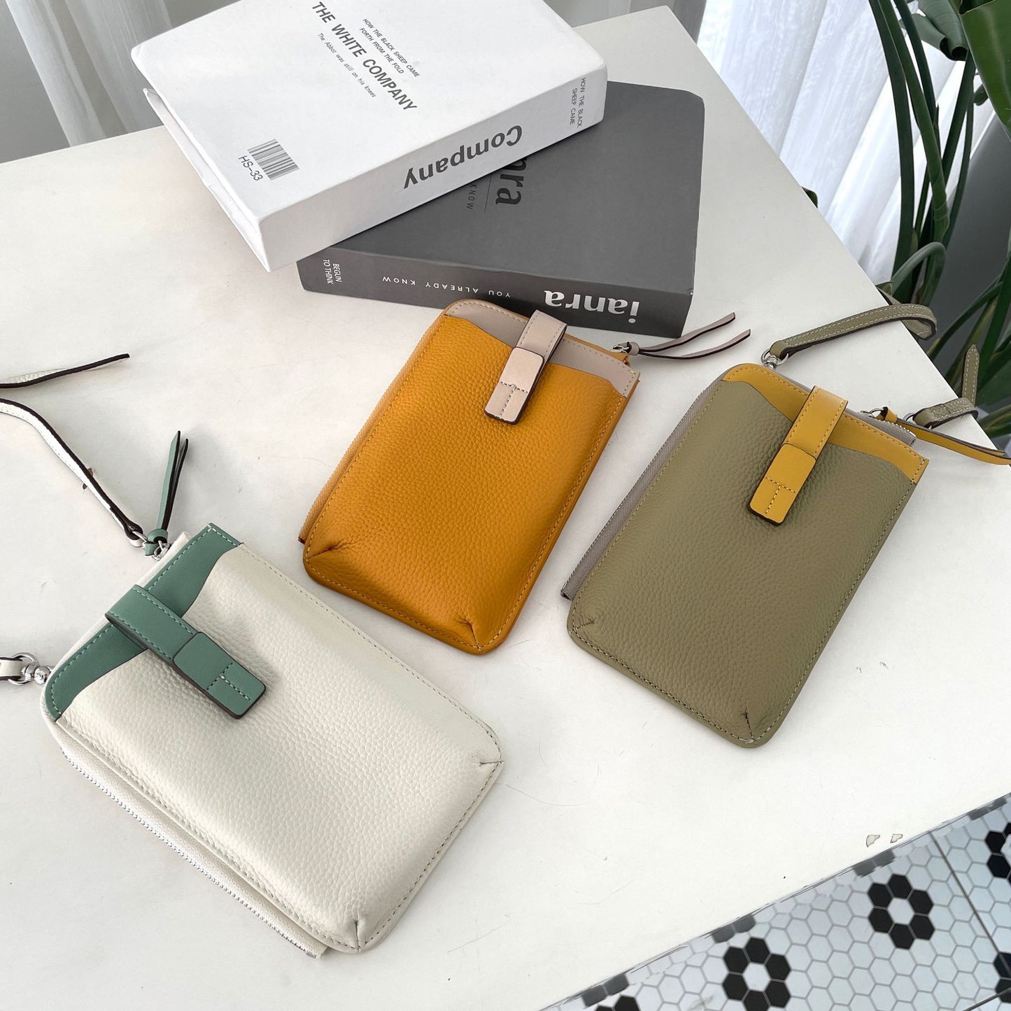 Women's Contrast Color Top Layer Leather Mini Lychee Pattern Phone Bags