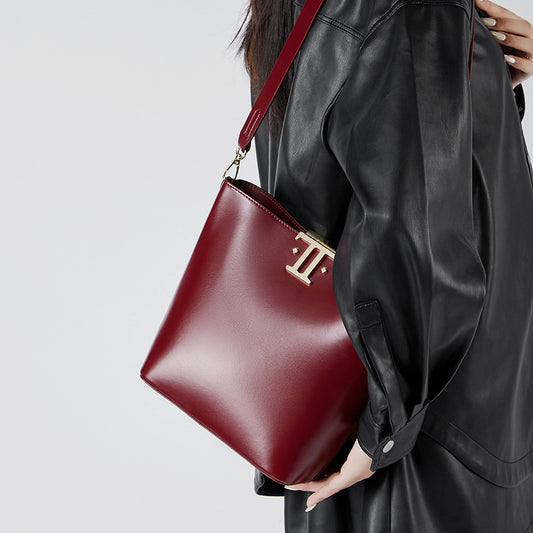 Women's Capacity Commuter Niche Genuine Leather Underarm Crossbody Bags