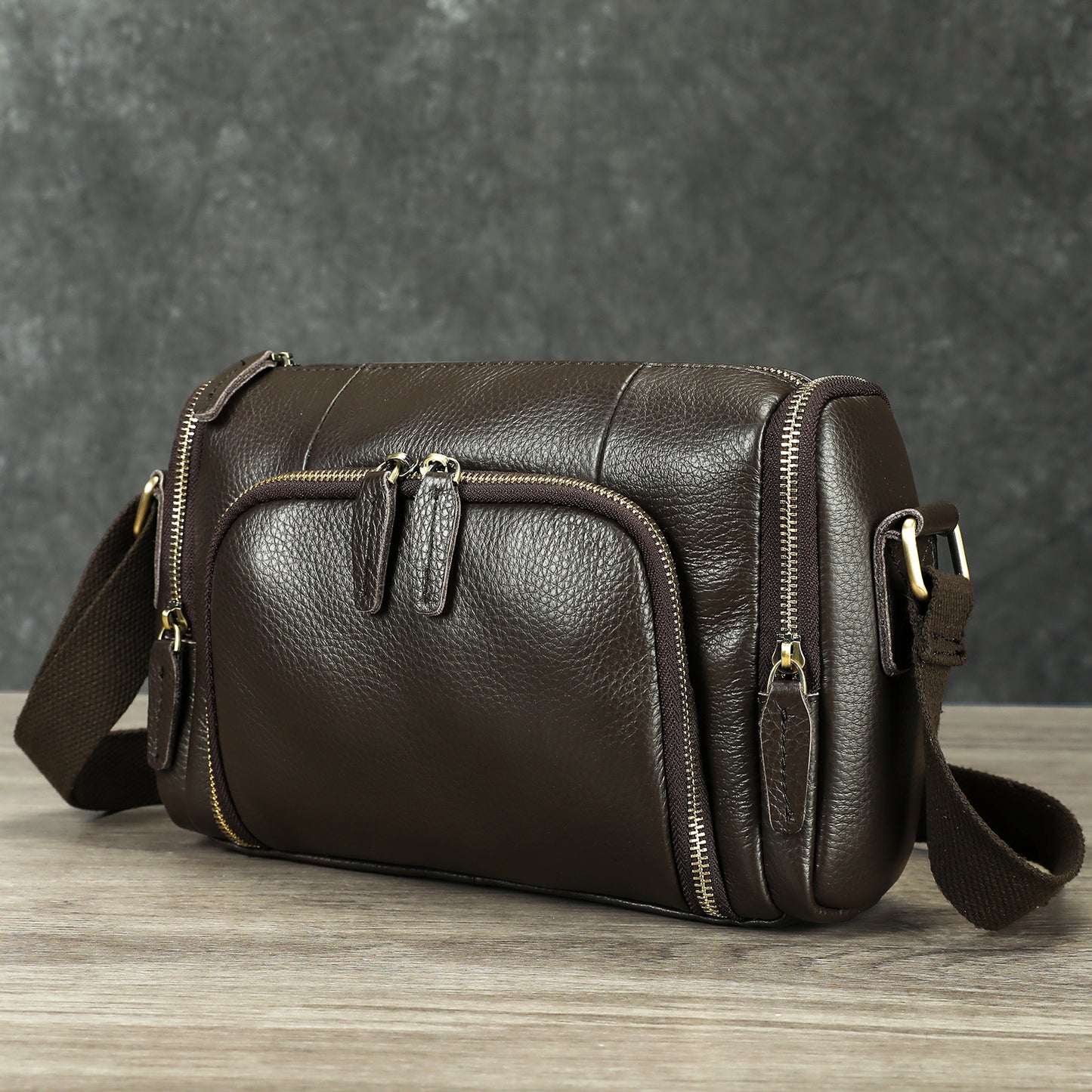 Men's Horse Leather Horizontal Cylinder Large Capacity Men's Shoulder Bags