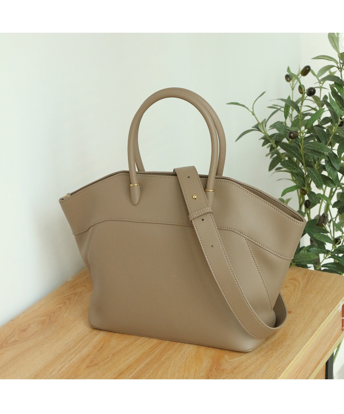 Women's Niche Wings Style Temperament Commute Cowhide Handbags