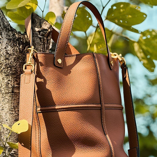 Women's Large Capacity Commuter First Layer Cowhide Bucket Bags