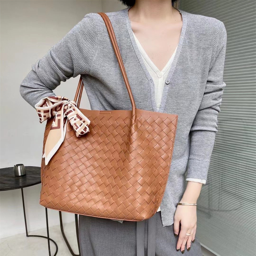 Women's Soft Cowhide Hand-woven Genuine Leather Vegetable Shoulder Bags