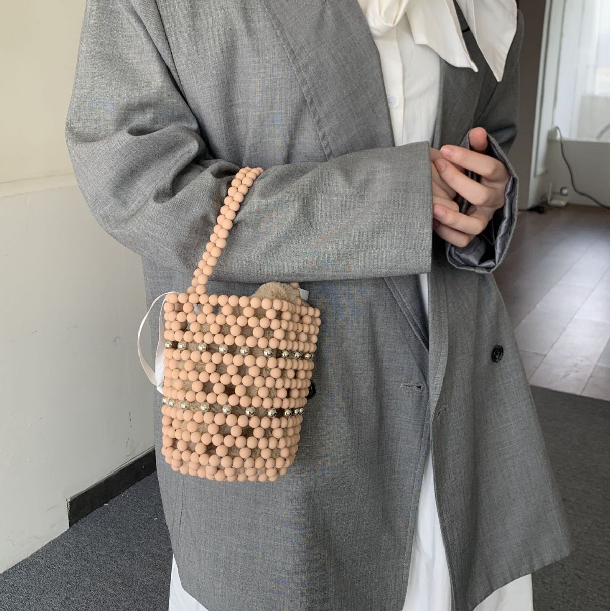 Women's Hand-woven With Wooden Beads Decoration Versatile Vacation Style Bucket Bags