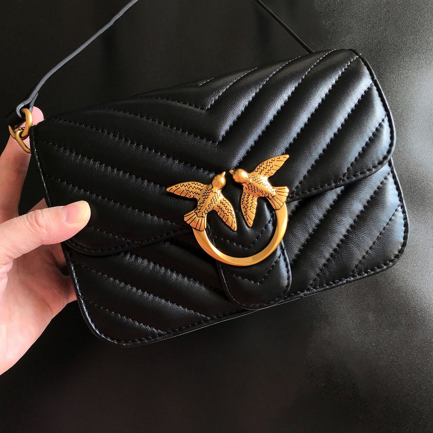Women's Quality Swallow Genuine Leather V Pattern Bags