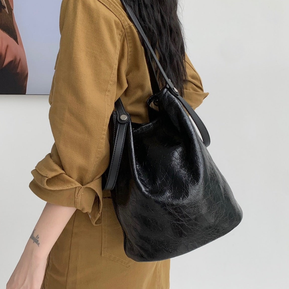 High-grade Oil Wax Cowhide Simple Underarm Bucket Bags